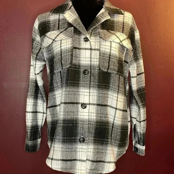 No Boundaries NOBO Juniors Small Plaid Button Up Flannel Shirt - Picture 1 of 6